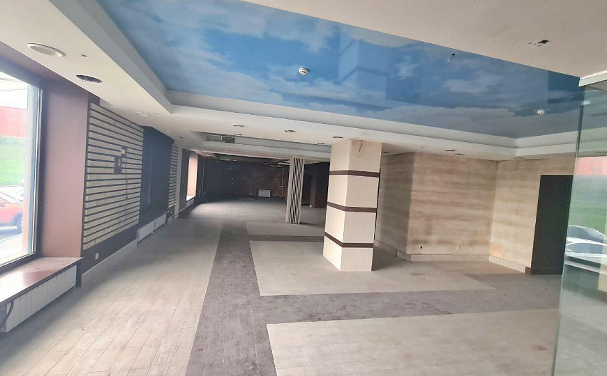 Помещение свободного назначения на пешеходном трафике фото