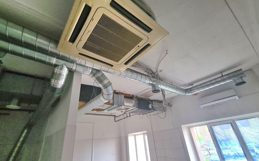 Помещение свободного назначения на пешеходном трафике фото