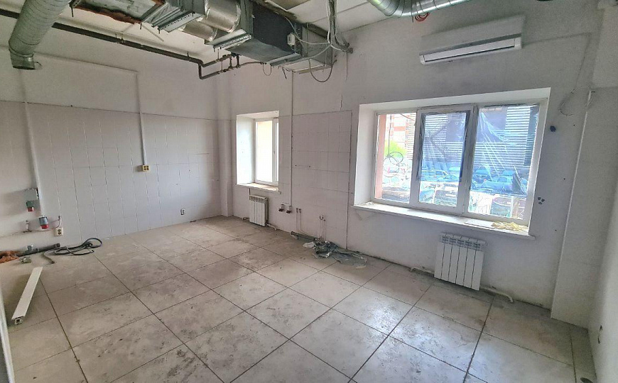 Помещение свободного назначения на пешеходном трафике фото