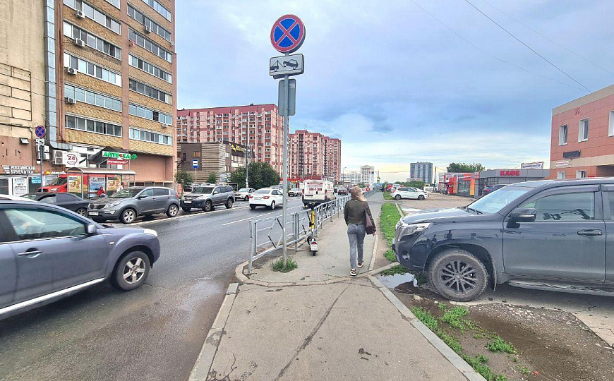Помещение свободного назначения на пешеходном трафике фото