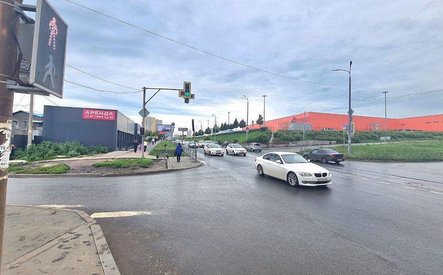 Помещение свободного назначения на пешеходном трафике фото