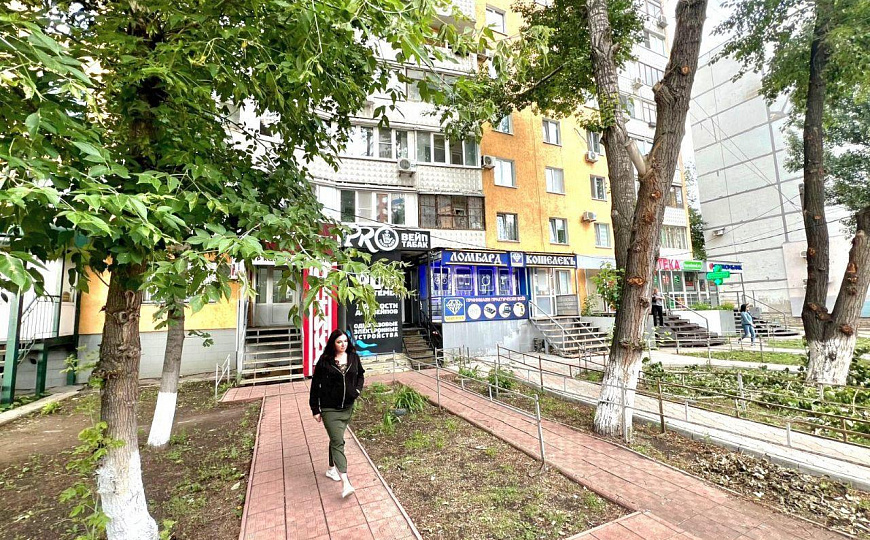 Помещение свободного назначения на пешеходном трафике фото