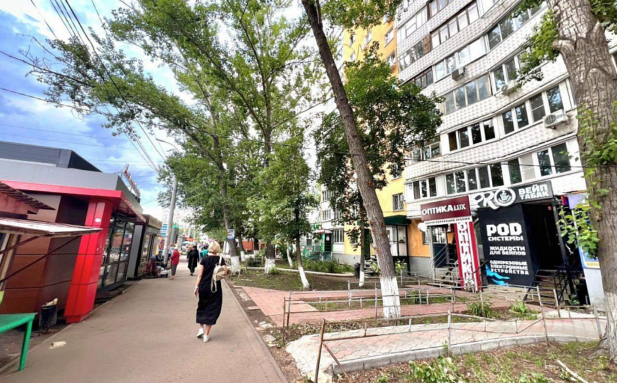 Помещение свободного назначения на пешеходном трафике фото