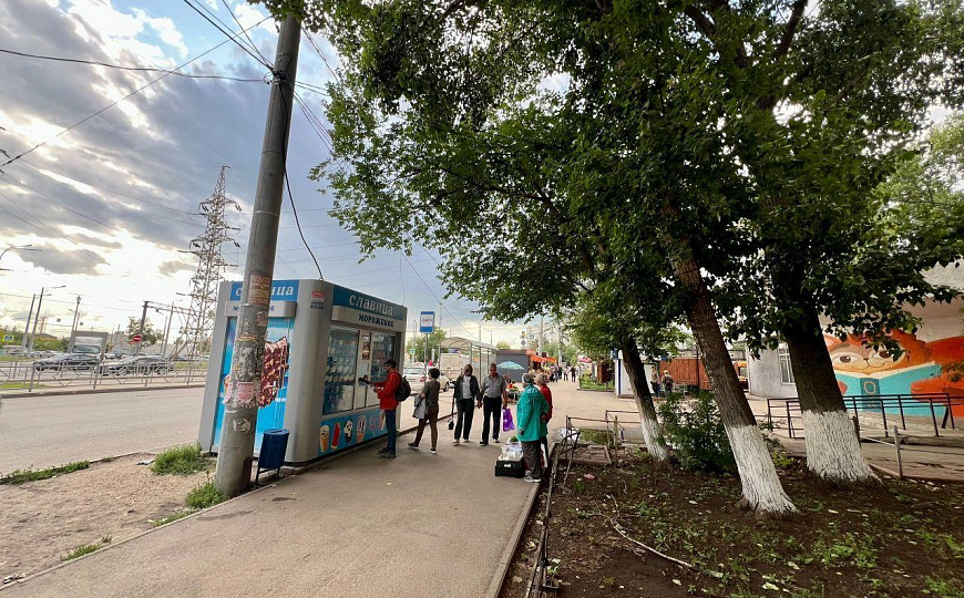 Помещение свободного назначения на пешеходном трафике фото