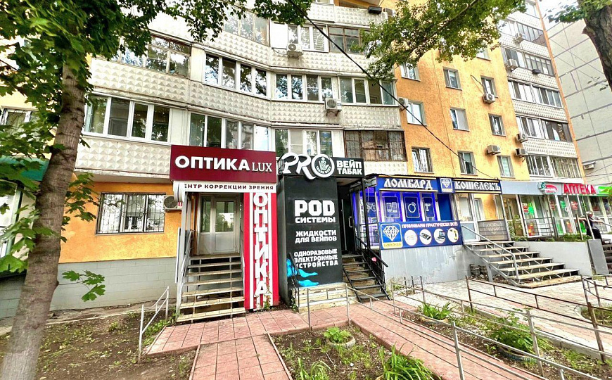 Помещение свободного назначения на пешеходном трафике фото