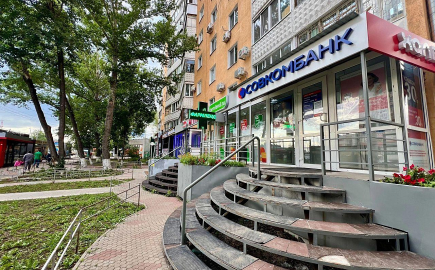 Помещение свободного назначения на пешеходном трафике фото
