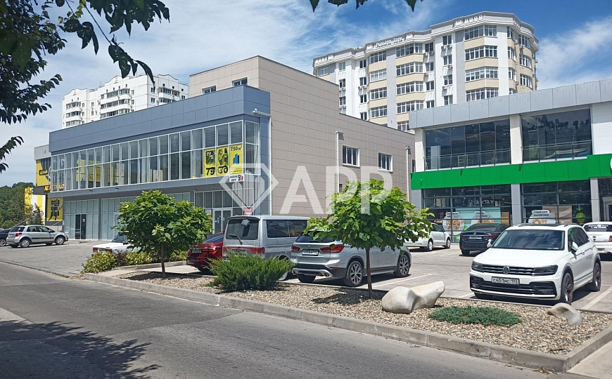 Сдаю торговое помещение, 700 м² фото