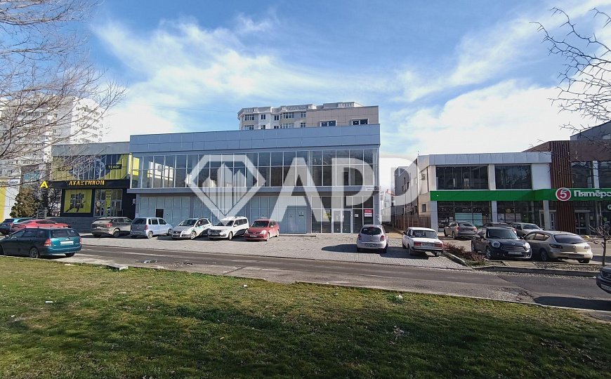 Сдаю торговое помещение, 700 м² фото
