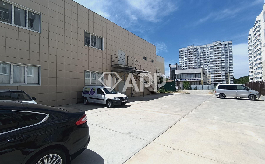 Сдаю торговое помещение, 700 м² фото