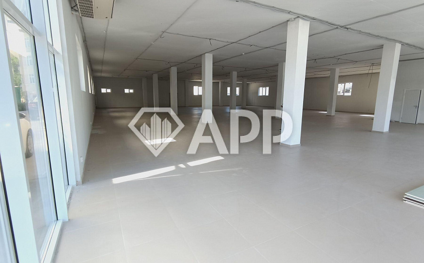 Сдаю торговое помещение, 700 м² фото