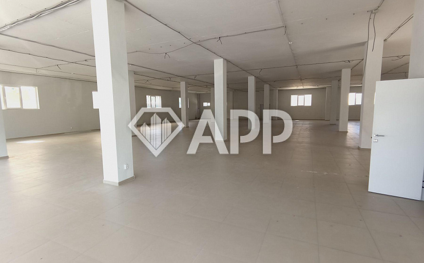 Сдаю торговое помещение, 700 м² фото