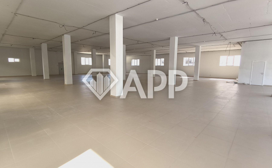 Сдаю торговое помещение, 700 м² фото