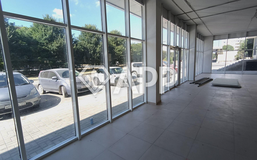 Сдаю торговое помещение, 700 м² фото
