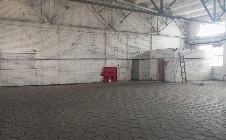 Отличное отапливаемое производственно-складское помещение в аренду. фото