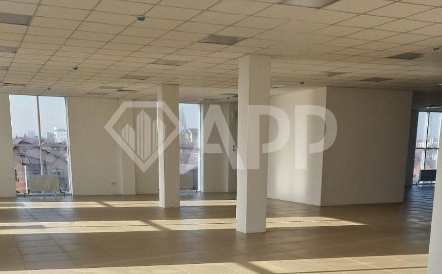 Продаю отдельно стоящее здание, 1 960 м² фото