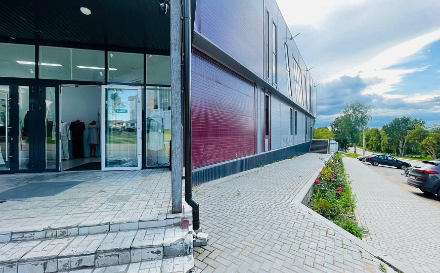 Сдам торговое помещение 500м² в центре п. Ува фото