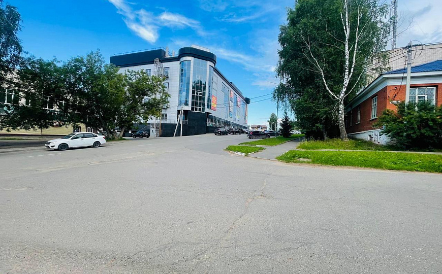 Сдам торговое помещение 500м² в центре п. Ува фото