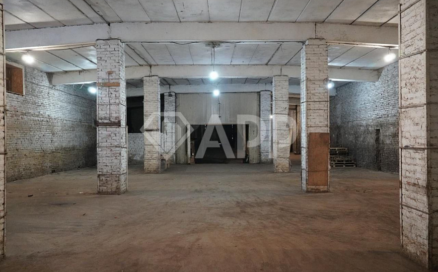 Склад и офисы в аренду (905 м²) фото