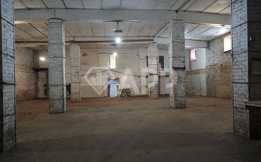 Склад и офисы в аренду (905 м²) фото