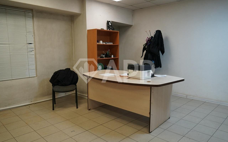 Склад и офисы в аренду (905 м²) фото