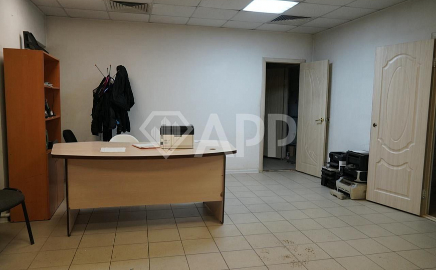 Склад и офисы в аренду (905 м²) фото