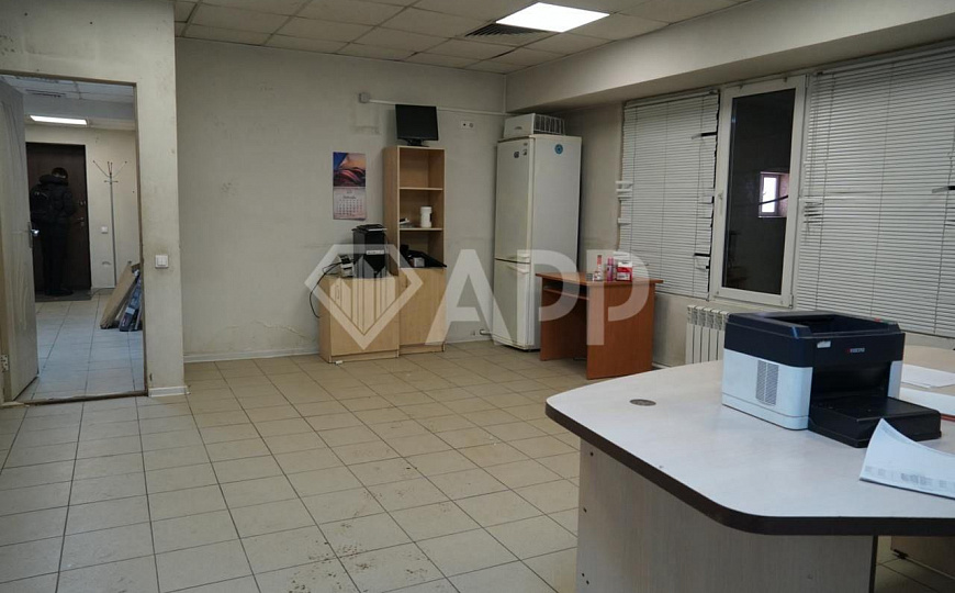 Склад и офисы в аренду (905 м²) фото