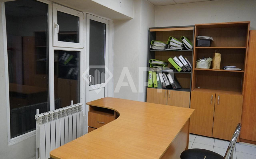 Склад и офисы в аренду (905 м²) фото