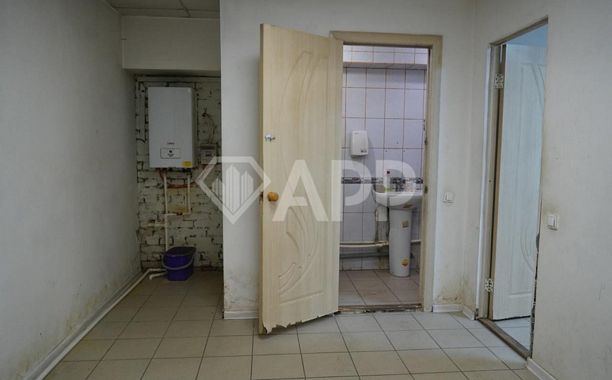 Склад и офисы в аренду (905 м²) фото