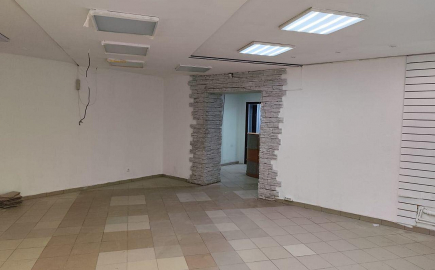 Помещение свободного назначения на 1 линии ул. Воровского 75м² фото