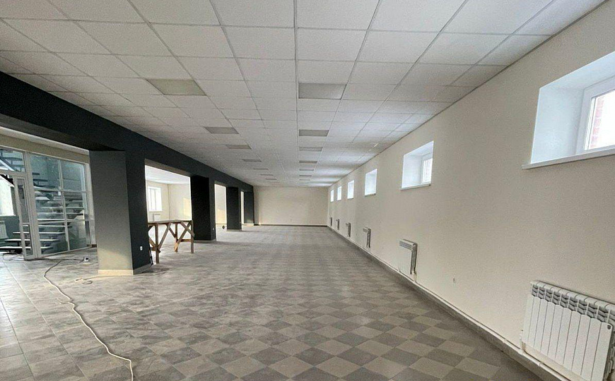 310 м² в центре Мельниково, 1 этаж с разгрузкой фото