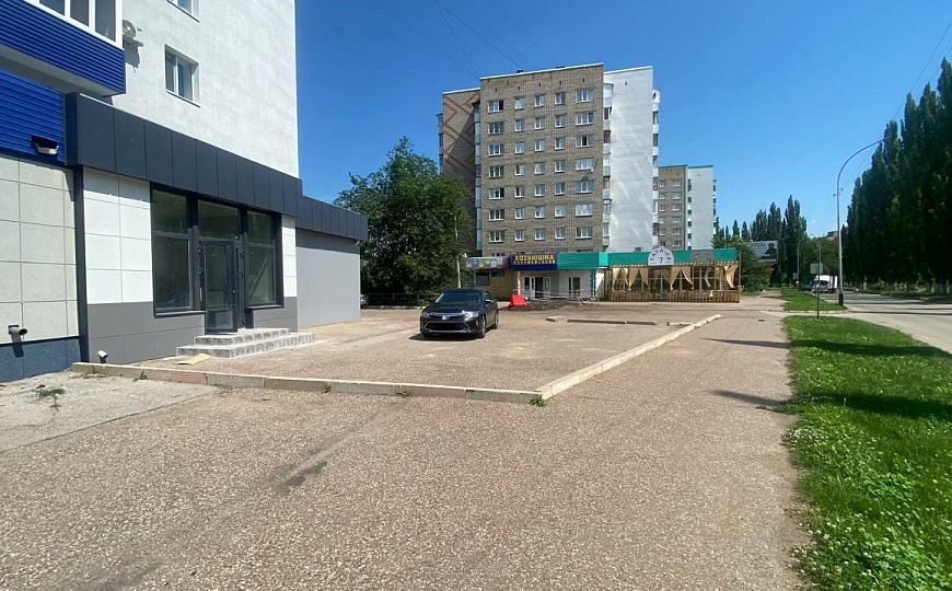 Торговое помещение на красной линии фото