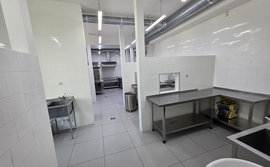 Сдам отдельно стоящее здание 1500 м² фото