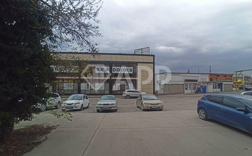 Сдаю торговое помещение от 70 до 223 м² фото