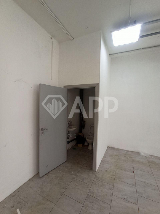 Сдаю торговое помещение от 70 до 223 м² фото