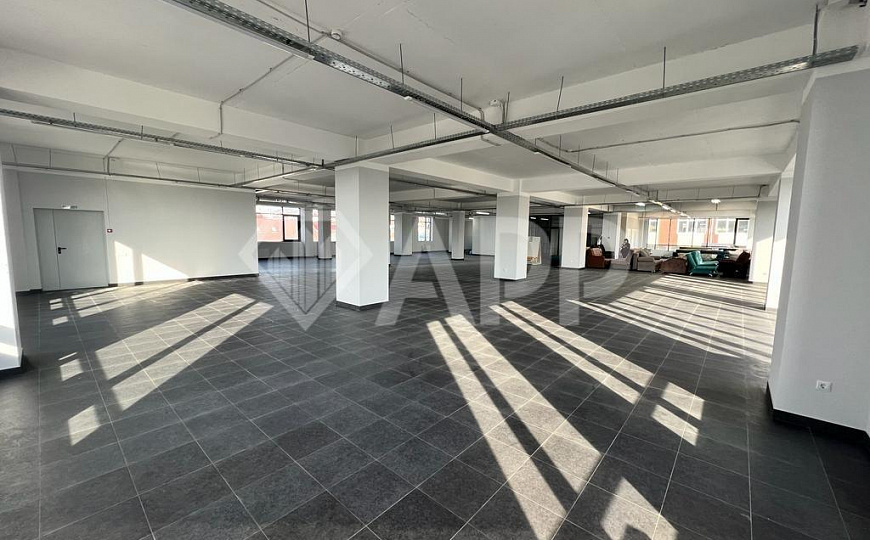 Сдаю торговое помещение, 620 м² фото