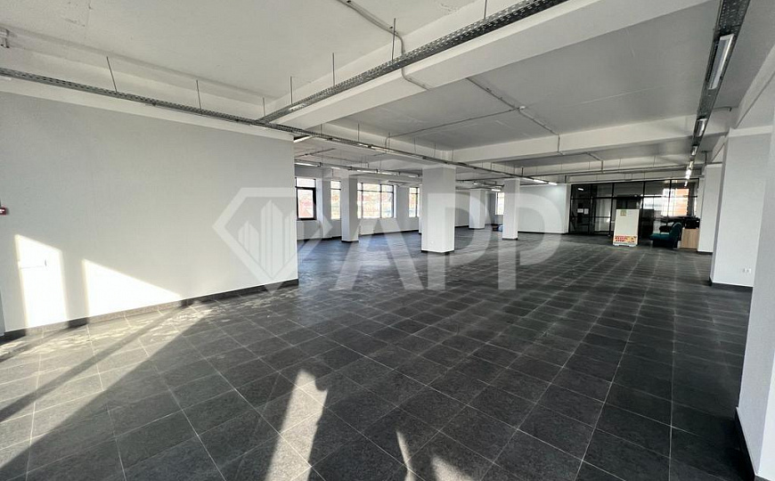 Сдаю торговое помещение, 620 м² фото