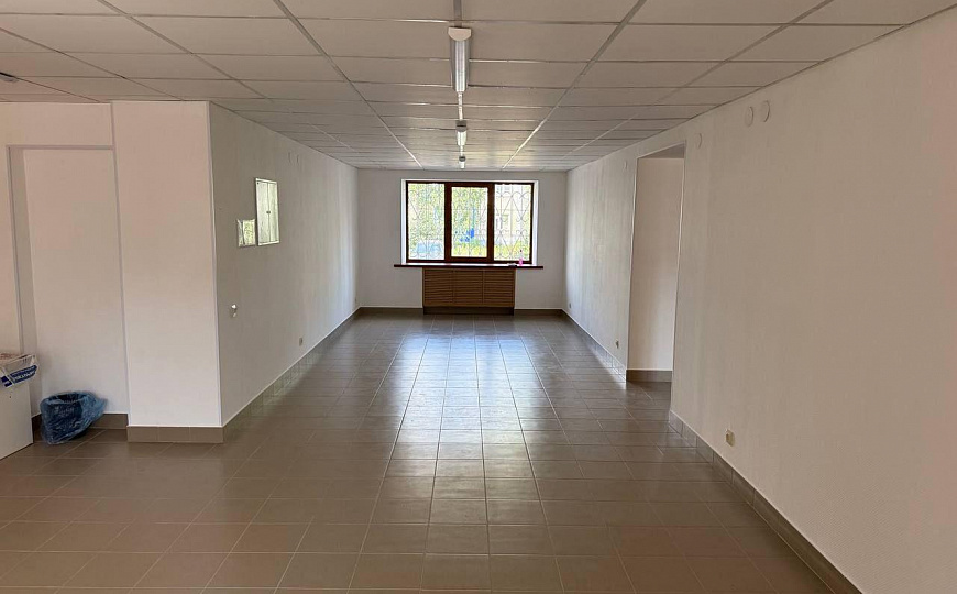 Продам помещение на красной линии фото