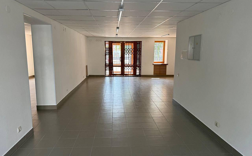 Продам помещение на красной линии фото