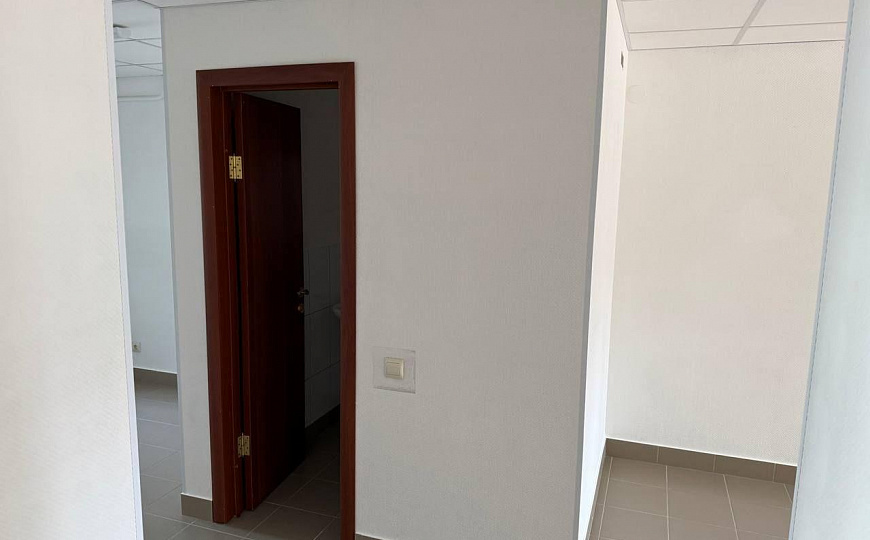 Продам помещение на красной линии фото