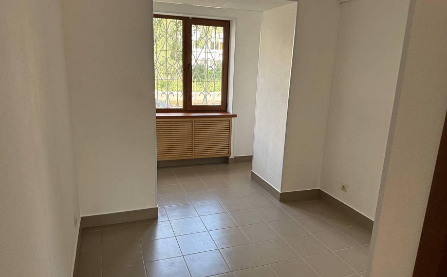 Продам помещение на красной линии фото