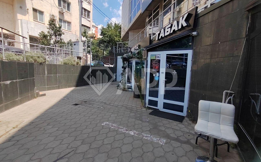 Сдаю торговое помещение, 500 м² фото