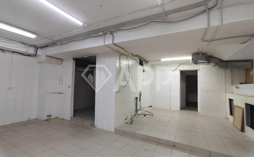 Сдаю торговое помещение, 500 м² фото
