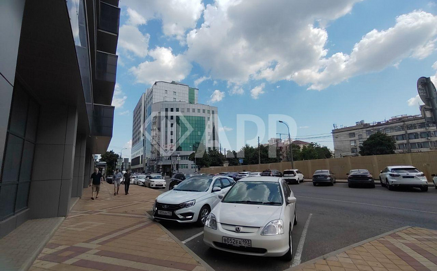 Сдаю торговое помещение, 200 м² фото