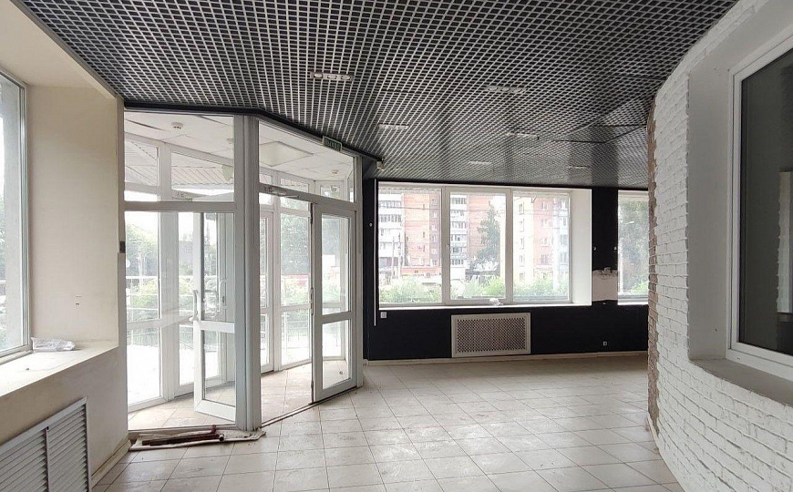Двухэтажное помещение свободного назначения 490 м² на первой линии фото