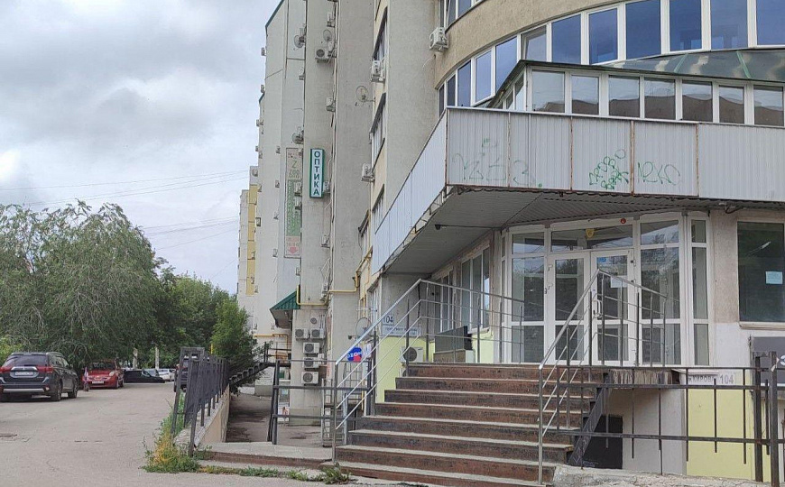Двухэтажное помещение свободного назначения 490 м2 на первой линии фото