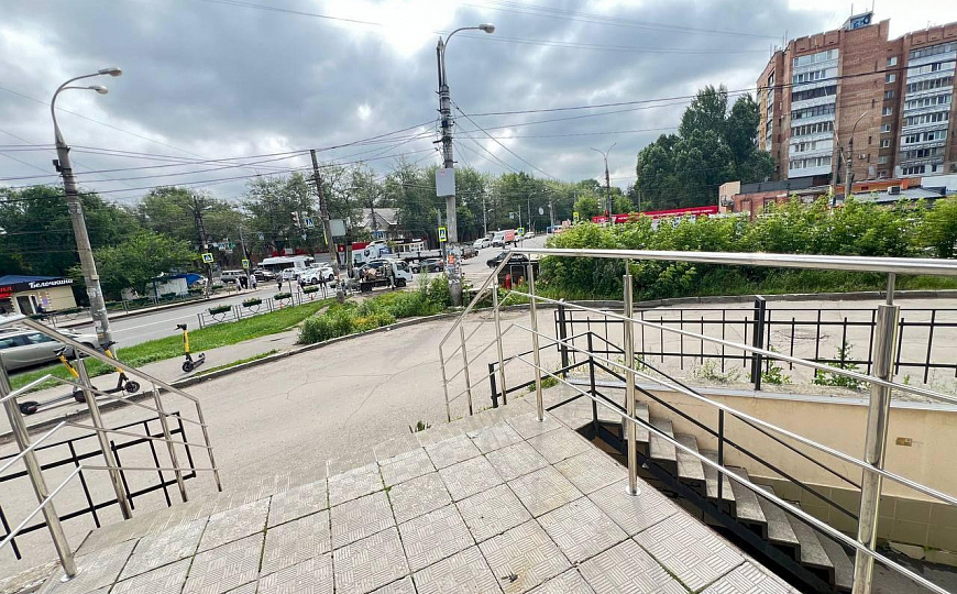 Двухэтажное помещение свободного назначения 490 м2 на первой линии фото