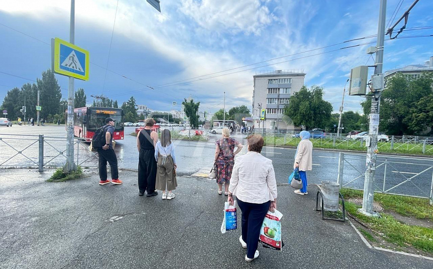 Опен Спейс у метро. фото