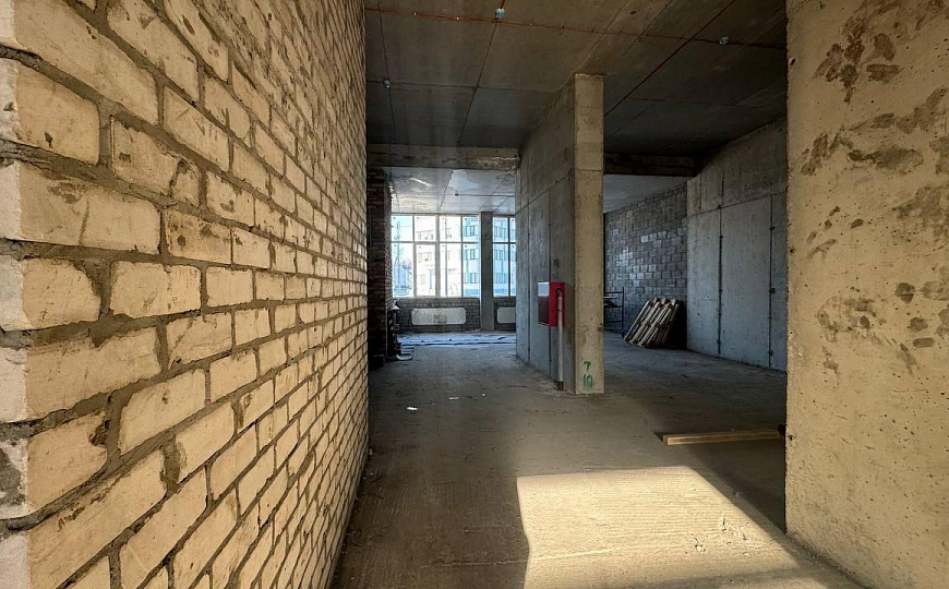 Сдается в аренду помещение 176м2 в Новом ЖК Волгарь с панорамным остеклением. фото