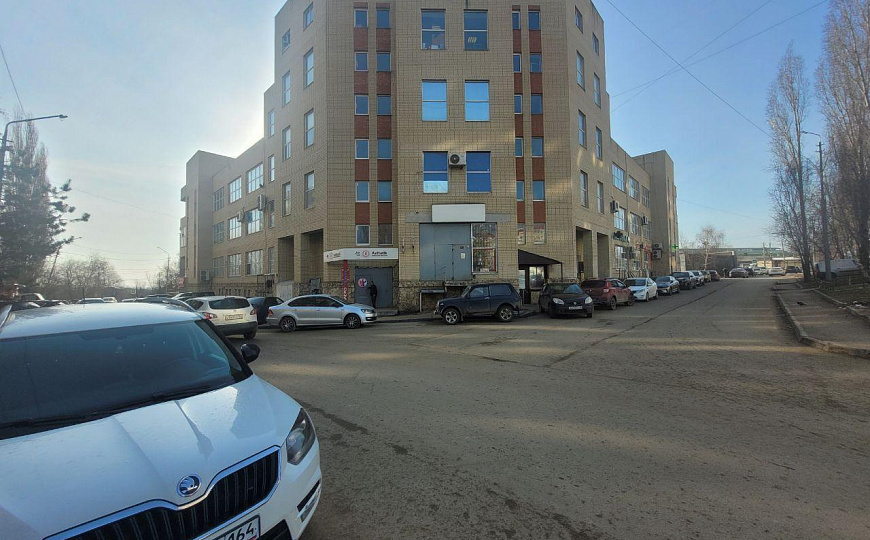 Площади от 100 до  377,6 м², ТЦ" Квадро" фото