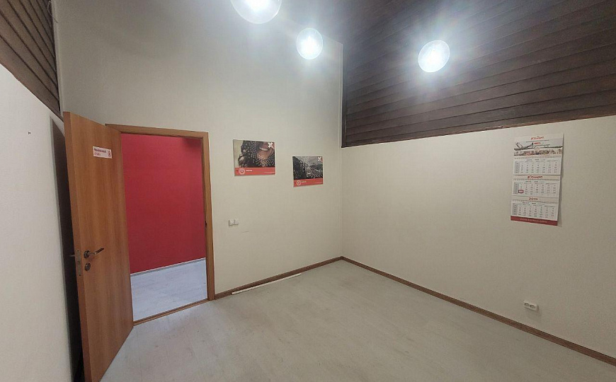 Площади от 100 до  377,6 м², ТЦ" Квадро" фото